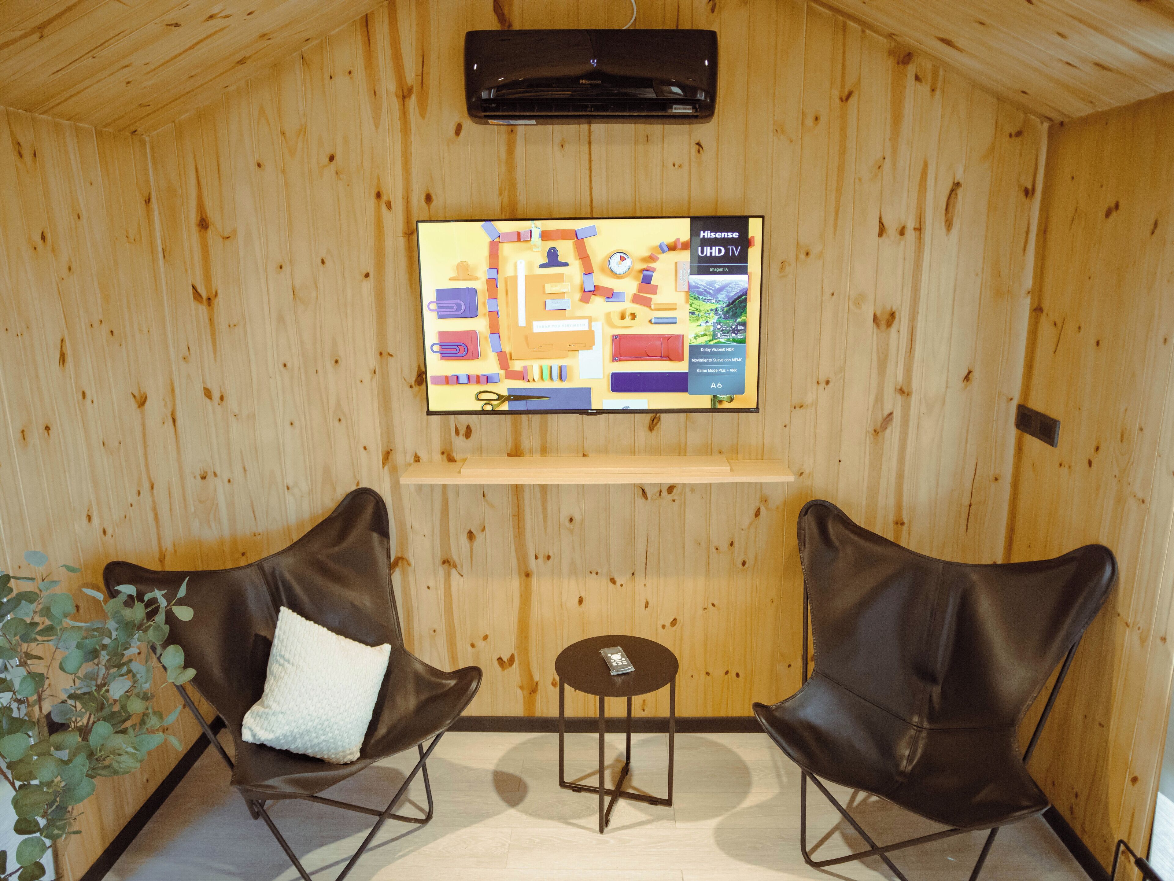 55-inch Smart TV with cable channels, fireplace, Netflix