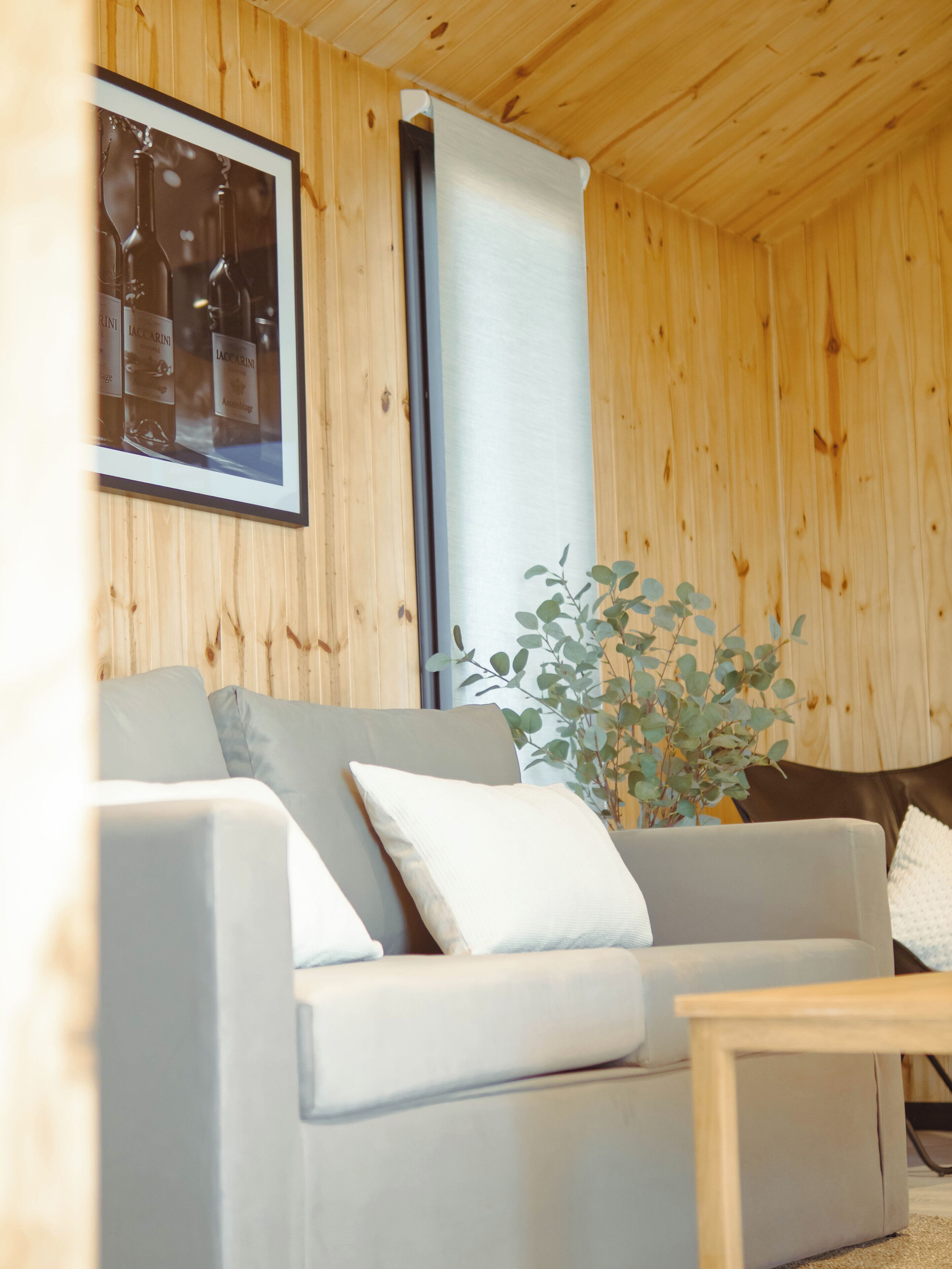 55-inch Smart TV with cable channels, fireplace, Netflix