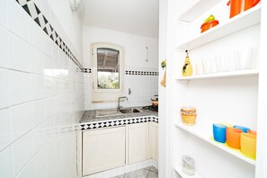Fridge, microwave, oven, dishwasher - Villa Anna By Vivimy (Salve)