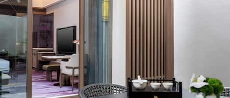 Blackout curtains, free WiFi, bed sheets