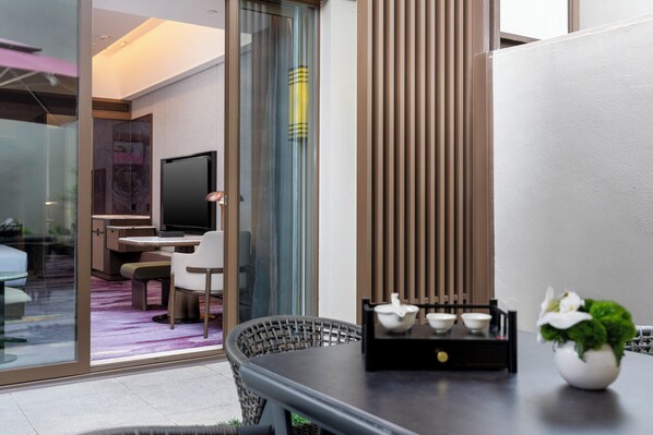 Blackout drapes, free WiFi, bed sheets - Hualuxe Xianyang By Ihg (Xianyang)