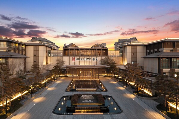 Exterior - Hualuxe Xianyang By Ihg (Xianyang)