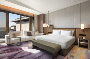 高级大床房 园景 | 遮光窗帘、免费 WiFi、床单