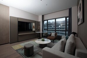 Suite, 1 Bedroom | Free WiFi - Holiday Inn Xianyang Shuangzhao Lake (Xianyang)