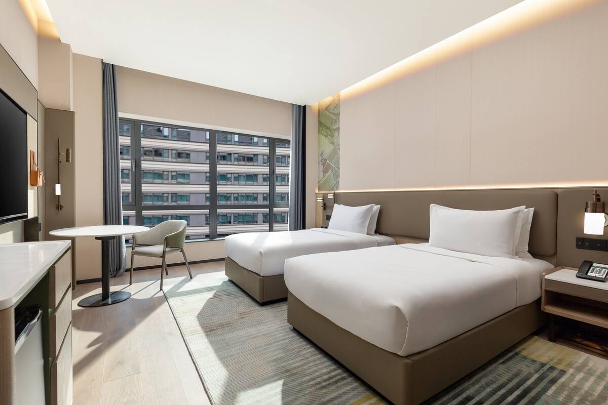 Premium bedding, in-room safe, desk, blackout drapes