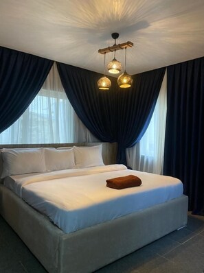 3 bedrooms, iron/ironing board, free WiFi, bed sheets - 3 Bedroom En-Suite, Wi-Fi, Secured, 24/7 Power (Lagos)