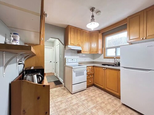 Cozy Home In Toronto CL to Downtown, Bluff Park & Lake Trails