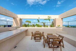 Outdoor dining - Nalú: Loft with private plunge pool and ocean view (Playa del Carmen)