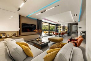 TV - Luxury Villa Lueur with Pool (Mlini)