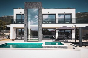 Pool - Luxury Villa Lunero with Pool (Kaštel Stari)