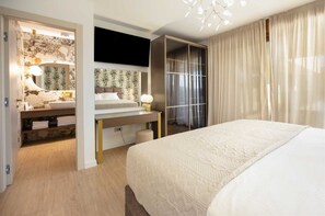 4 bedrooms, iron/ironing board, free WiFi - Villa Veluno with Pool (Kaštel Lukšić)