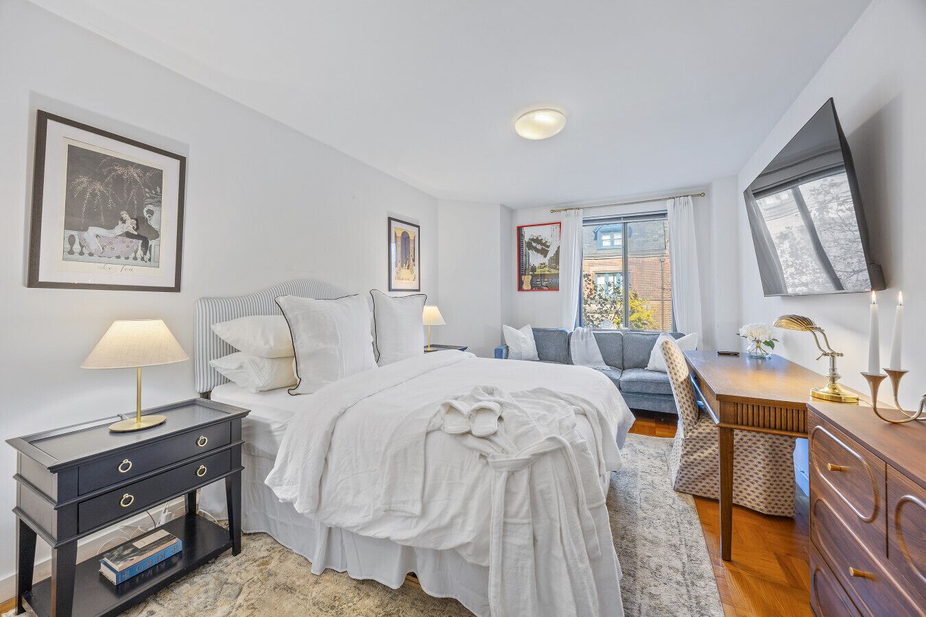 Desk, WiFi, bed sheets