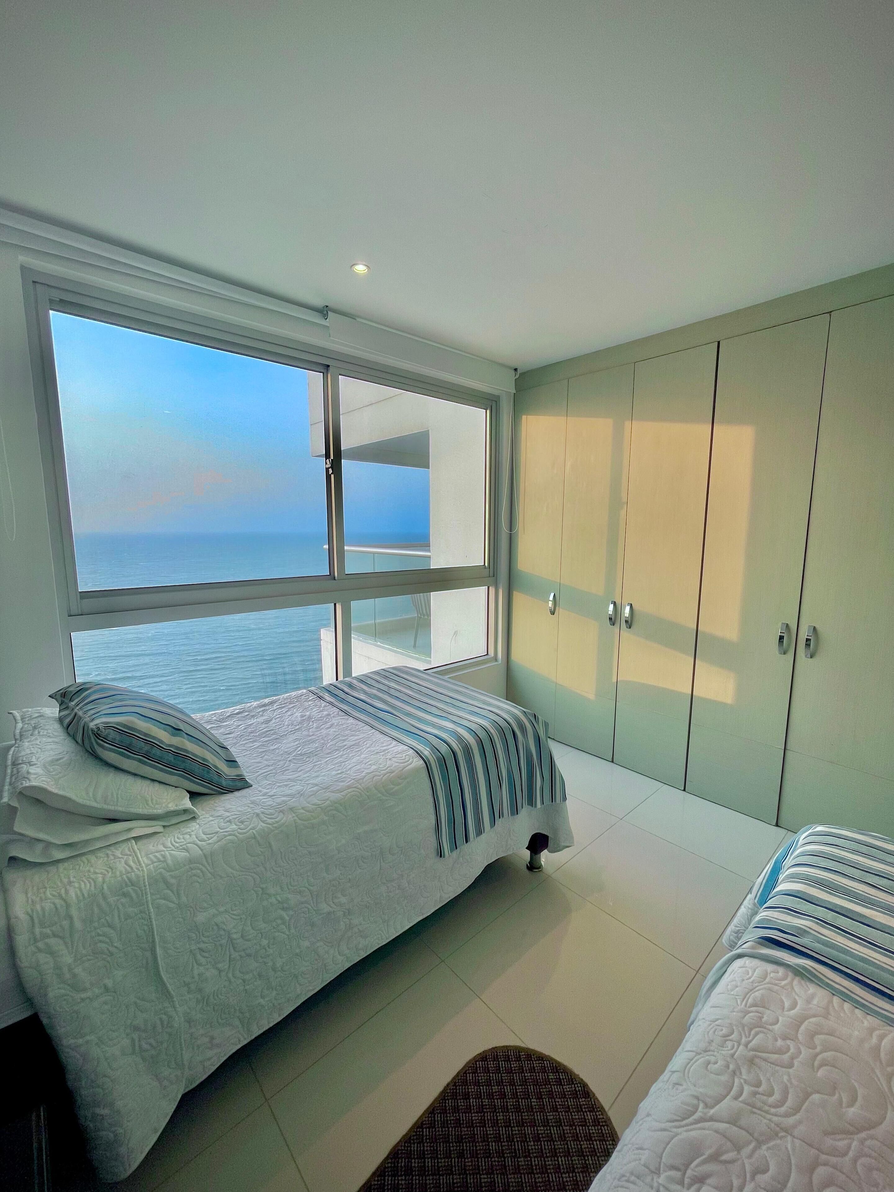 Fer et planche à repasser, accès Internet, draps fournis