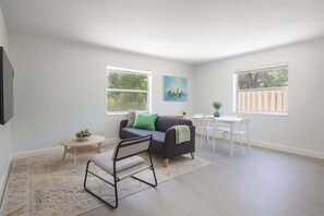 TV, offices - Olas 4 · Comfy 2BR Apt Near Las Olas w/Patio, BBQ, Parking (Fort Lauderdale)