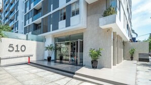 A modern building entrance with a glass door, potted plants, and a number '510' sign. - Comfort and Space 3bed /2.5 bath centric location (Miraflores)