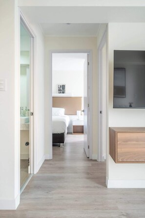 2 bedrooms, iron/ironing board, travel cot, WiFi - Sight 1707 · Ocean View 2BR Stylish Apt • Pool, Gym & Parking (Lima)