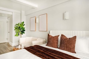 Escrivaninha, ferros/tábuas de passar roupa, Wi-Fi, roupa de cama
