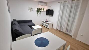 Apartment (One bedroom apartment II) | Living room | 32-inch flat-screen TV with satellite channels