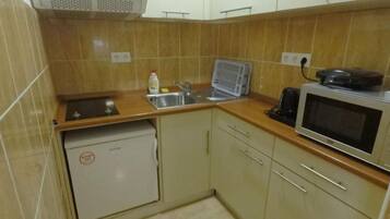 Apartment (One bedroom apartment II) | Private kitchen | Fridge