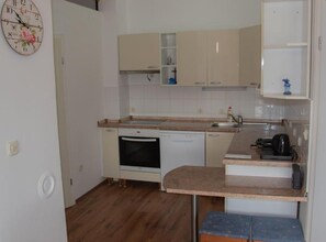 Apartment (One bedroom apartment III) | Private kitchen | Fridge - Apartments Rivijera 1 (Crikvenica)