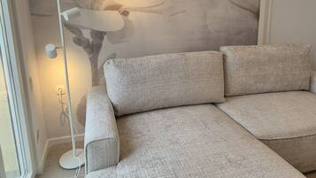 Apartment (One bedroom apartment II) | Living room | 32-inch flat-screen TV with satellite channels