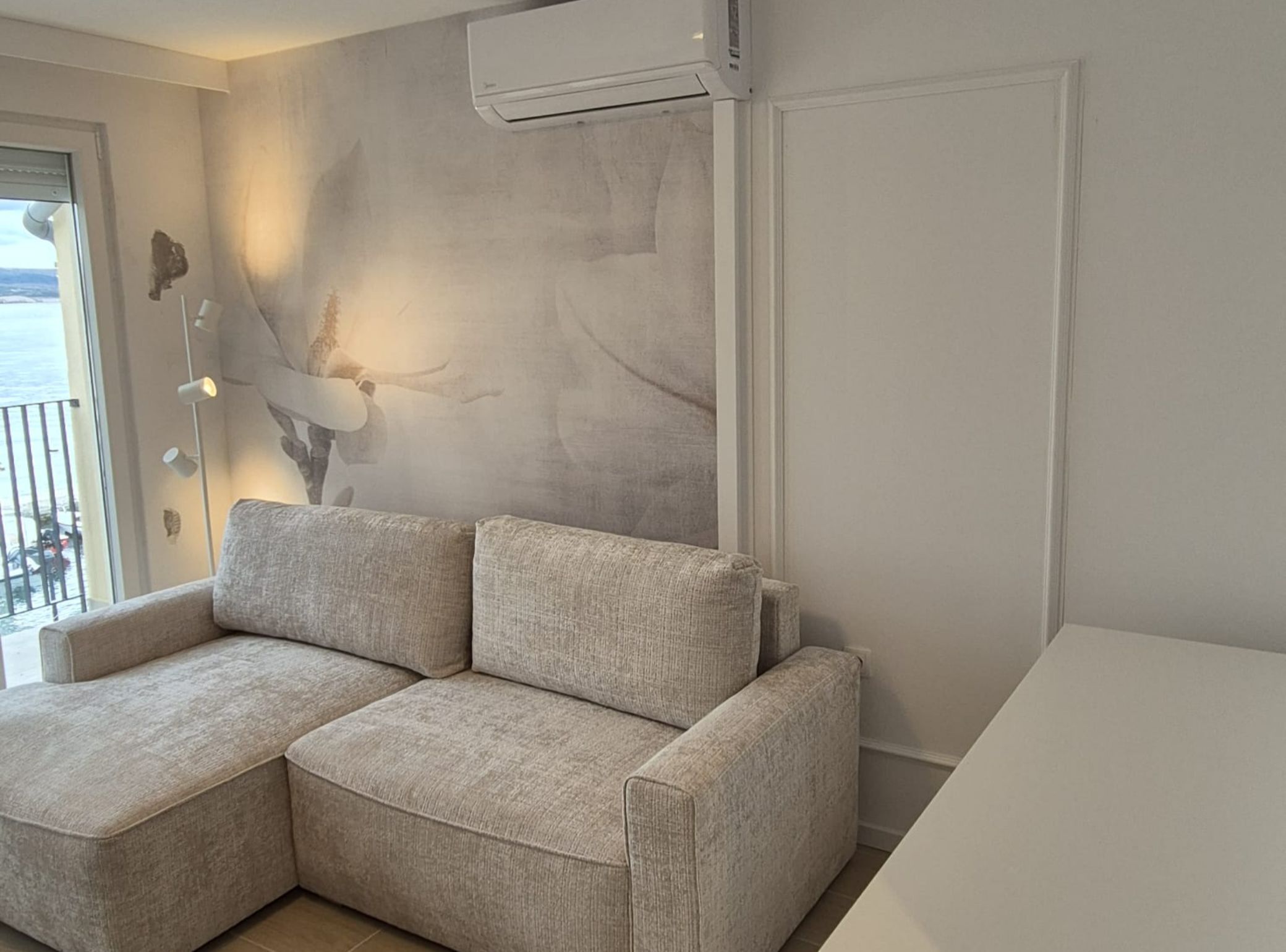 Apartment (One bedroom apartment II) | Living room | 32-inch flat-screen TV with satellite channels