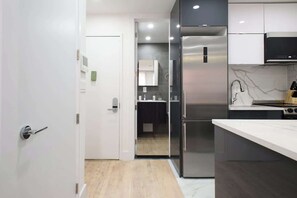 Fridge, microwave, oven, stovetop - 1597-5  New Studio Prime UES W/D in unit (New York)