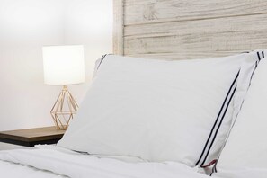 Desk, iron/ironing board, WiFi, bed sheets - 69-3D Prime Lower East Side Brand New 1BR (New York)
