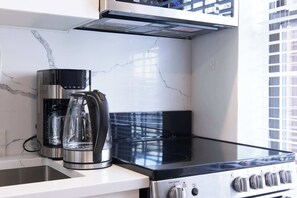 Fridge, microwave, oven, stovetop - 69-3D Prime Lower East Side Brand New 1BR (New York)