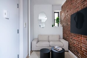 TV, offices - 153-1G Newly Renovated 2BR Lower East Side (New York)