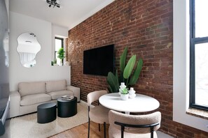 Interior - 153-1G Newly Renovated 2BR Lower East Side (New York)
