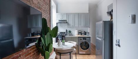 Køleskab, mikrobølgeovn, ovn, kogeplade