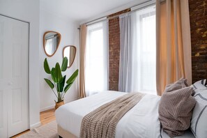 2 bedrooms, iron/ironing board, WiFi, bed sheets - 153-1G Newly Renovated 2BR Lower East Side (New York)