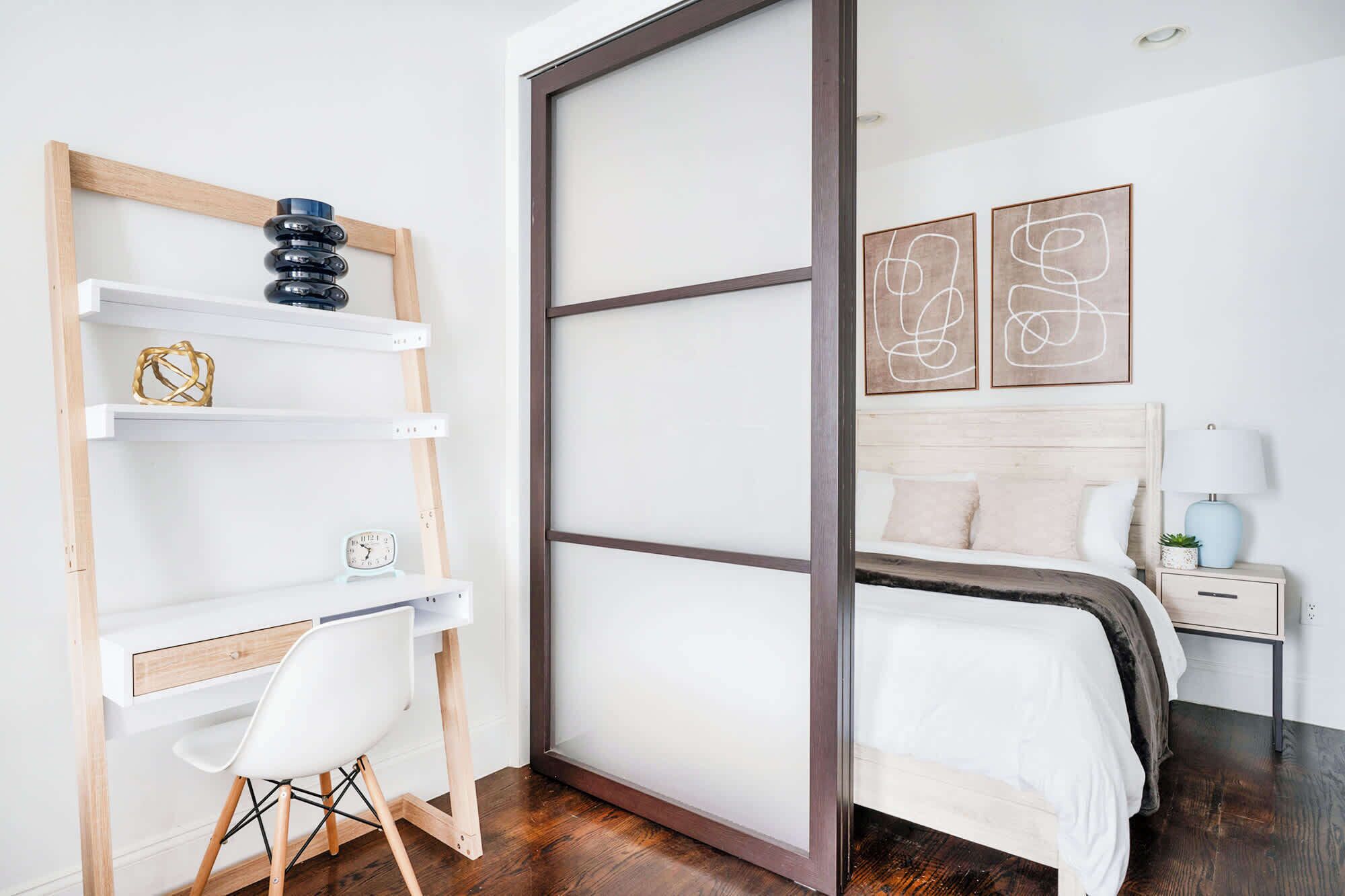 Bureau, fer et planche à repasser, Wi-Fi, draps fournis