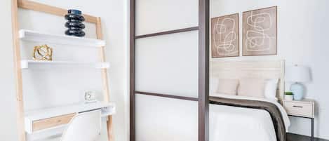 Bureau, fer et planche Ă repasser, Wi-Fi, draps fournis