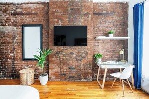 Interior - 26-2A New Studio prime 20's W/D newly furnished (New York)