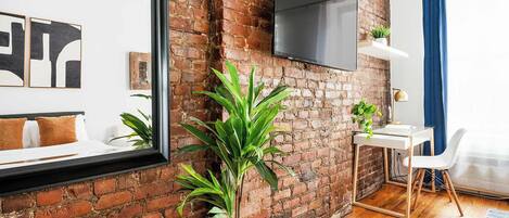 Bureau, fer et planche à repasser, Wi-Fi, draps fournis