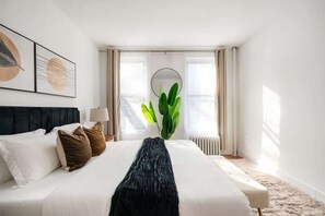 2 bedrooms, desk, iron/ironing board, WiFi - 444-2E Modern 2BR Hell's Kitchen (New York)