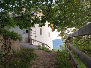 Property grounds - Idyllic apartment on the Ritten - peace, nature & views of the Dolomites. Mobilcard incl. (Trentino-Alto Adige)