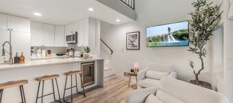 Beautifully renovated modern condo on the shores of Lake Pend Oreille LL222