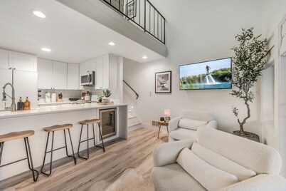 Beautifully renovated modern condo on the shores of Lake Pend Oreille LL222