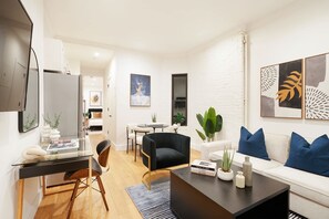 TV, offices - 1290-13 Newly Renovated 2 Bedrooms in UES (New York)