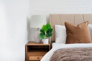2 bedrooms, desk, iron/ironing board, WiFi - 1290-13 Newly Renovated 2 Bedrooms in UES (New York)