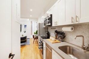 Fridge, microwave, oven, stovetop - 1290-13 Newly Renovated 2 Bedrooms in UES (New York)