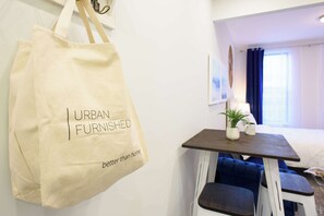 Desk, iron/ironing board, WiFi, bed sheets - 240-6  New Studio Prime Location  W&D in unit (New York)