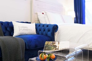 Desk, iron/ironing board, WiFi, bed sheets - 240-6  New Studio Prime Location  W&D in unit (New York)
