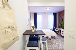 Desk, iron/ironing board, WiFi, bed sheets - 240-6  New Studio Prime Location  W&D in unit (New York)