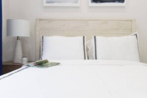 1 bedroom, iron/ironing board, WiFi, bed sheets - 78-4D  Quality 1BR W&D~Skylight By Central Park (New York)