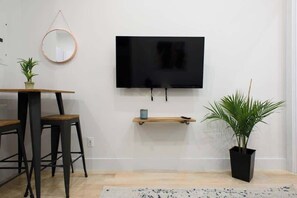 Interior - 78-4D  Quality 1BR W&D~Skylight By Central Park (New York)