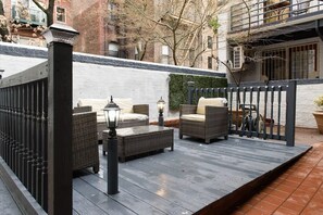 Terrace/patio - 26-3A  Oversize studio Gramercy W/D in Unit Outdoor Courtyard (New York)